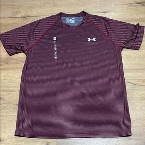 Under Armour Men's Loose Fit Burgundy Striped Tee